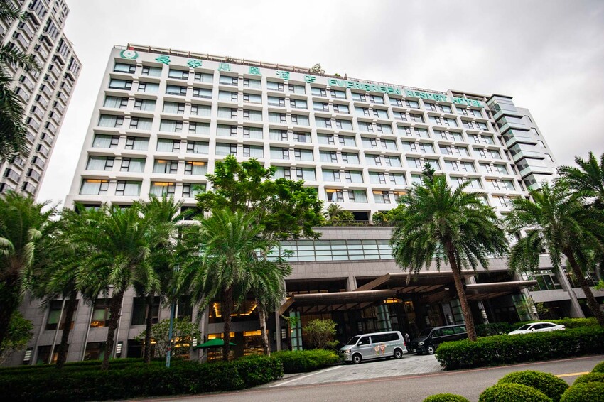 宜蘭溫泉飯店推薦，長榮鳳凰一泊二食吃到飽，溫泉度假首選。