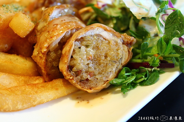 【捷運忠孝敦化】鐵人九番料理亭--東區平價商業午餐，比手大的雞腿排餐只要130元!!!