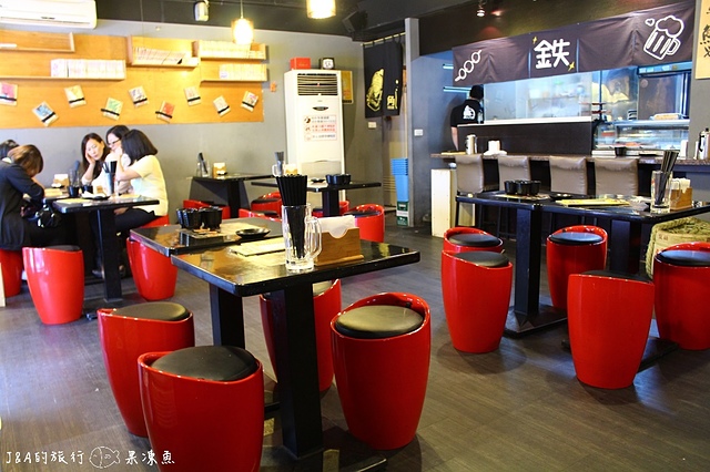 【捷運忠孝敦化】鐵人九番料理亭--東區平價商業午餐，比手大的雞腿排餐只要130元!!!