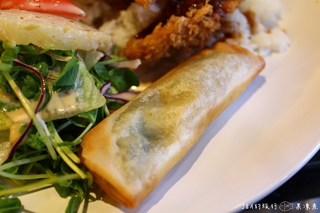 【捷運忠孝敦化】鐵人九番料理亭--東區平價商業午餐，比手大的雞腿排餐只要130元!!!