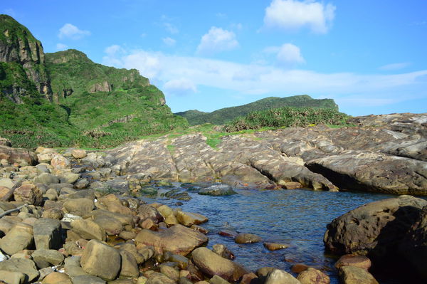 ▌東北角輕旅行 • 南雅奇岩 ▌薇拉小公主口袋裏的台灣秘境129之3 • 台2甲旁走彩繪風的奇岩嶙峋 ...
