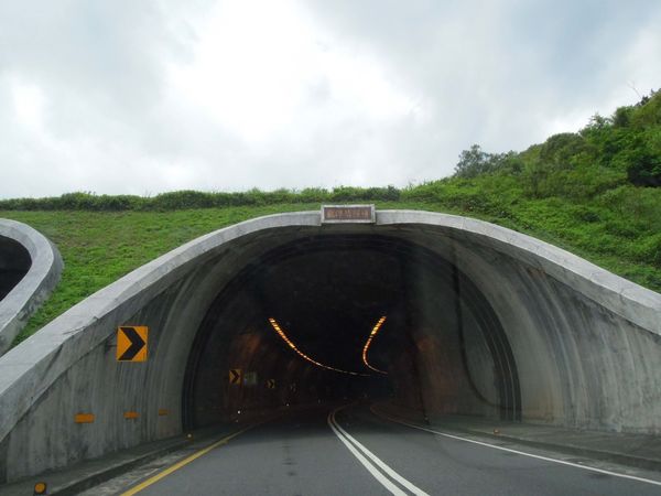 ▌東北角輕旅行 • 南雅奇岩 ▌薇拉小公主口袋裏的台灣秘境129之3 • 台2甲旁走彩繪風的奇岩嶙峋 ...