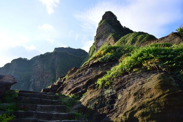 ▌東北角輕旅行 • 南雅奇岩 ▌薇拉小公主口袋裏的台灣秘境129之3 • 台2甲旁走彩繪風的奇岩嶙峋 ...