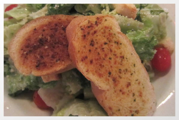 『呷』「捷運南京東路」☆ Hooters ☆ 氣氛辣到火爆的美式餐廳