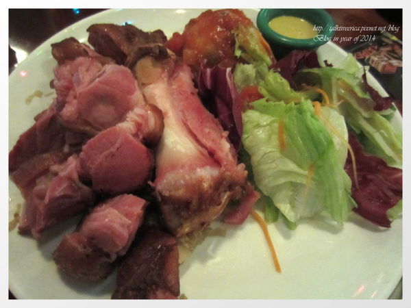 『呷』「捷運南京東路」☆ Hooters ☆ 氣氛辣到火爆的美式餐廳