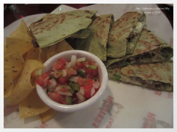 『呷』「捷運南京東路」☆ Hooters ☆ 氣氛辣到火爆的美式餐廳