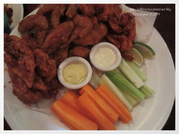 『呷』「捷運南京東路」☆ Hooters ☆ 氣氛辣到火爆的美式餐廳