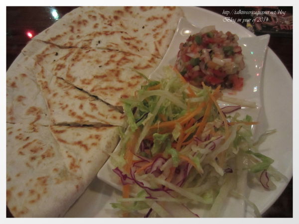 『呷』「捷運南京東路」☆ Hooters ☆ 氣氛辣到火爆的美式餐廳