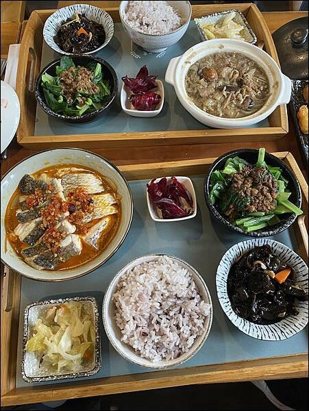 【台中南屯/寵物友善/景觀餐廳推薦】【田寮農莊】品嚐農莊農家菜,深藏在巷弄裡的田園風光,只拿出家人愛吃