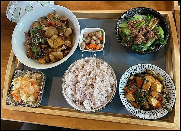 【台中南屯/寵物友善/景觀餐廳推薦】【田寮農莊】庭園景觀餐廳