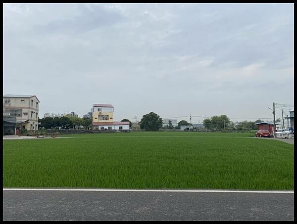 【台中南屯/寵物友善/景觀餐廳推薦】【田寮農莊】品嚐農莊農家菜,深藏在巷弄裡的田園風光,只拿出家人愛吃