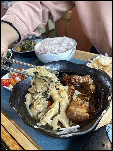 【台中南屯/寵物友善/景觀餐廳推薦】【田寮農莊】庭園景觀餐廳