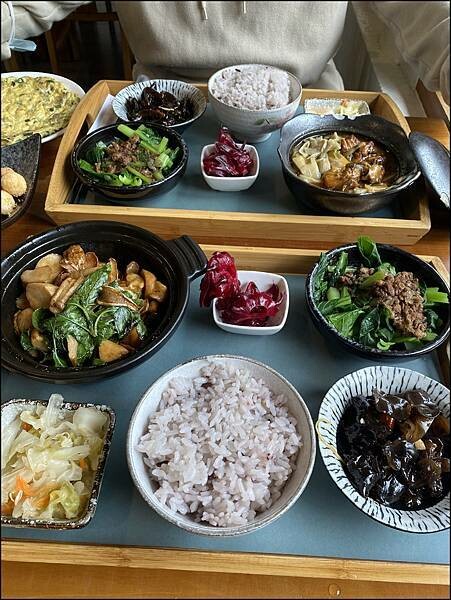 【台中南屯/寵物友善/景觀餐廳推薦】【田寮農莊】品嚐農莊農家菜,深藏在巷弄裡的田園風光,只拿出家人愛吃