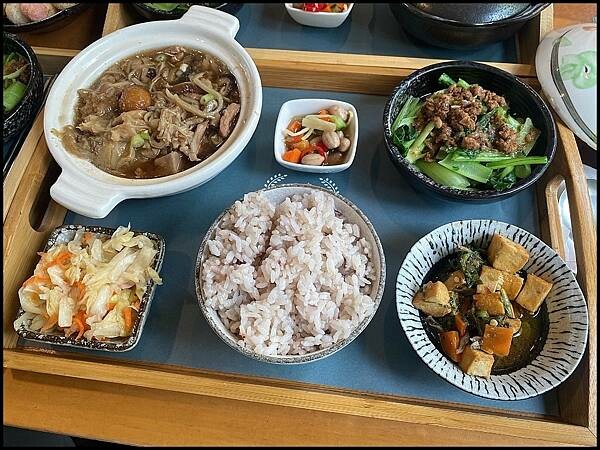 【台中南屯/寵物友善/景觀餐廳推薦】【田寮農莊】庭園景觀餐廳