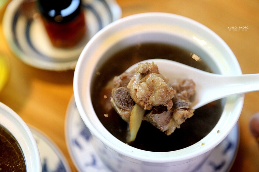 隱身市區的絕美「落羽松秘境」景觀網美餐廳VS古早味農家菜 台中南屯寵物友善餐廳｜田寮農莊