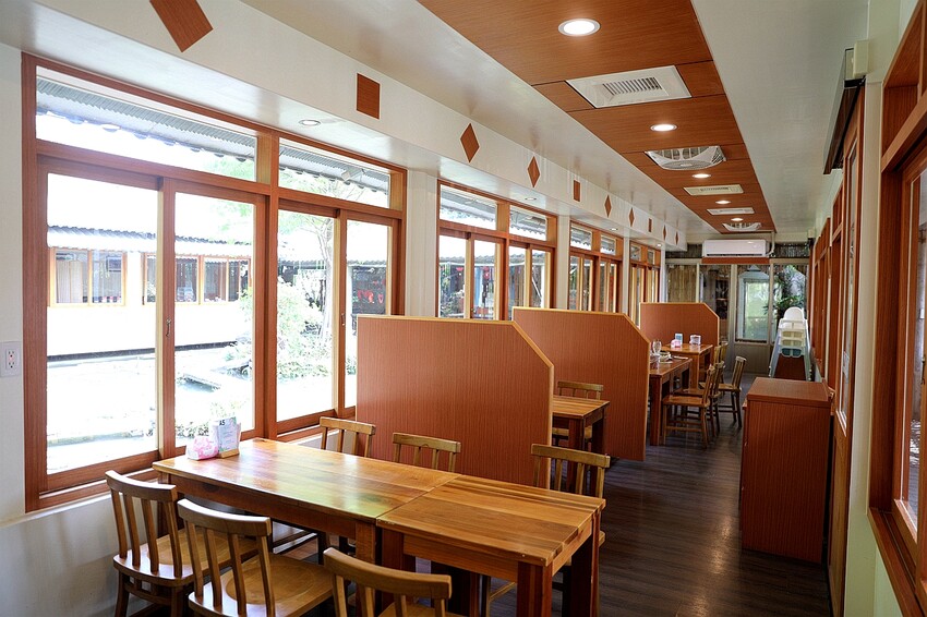 隱身市區的絕美「落羽松秘境」景觀網美餐廳VS古早味農家菜 台中南屯寵物友善餐廳｜田寮農莊