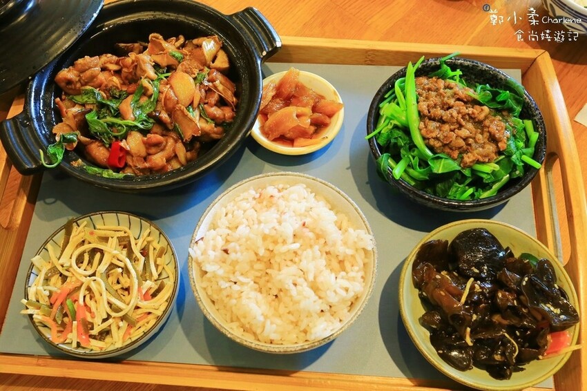 台中南屯|田寮農莊-飄香20年中式古早味湖景庭園.寵物友善景觀餐廳.午餐.下午茶.晚餐.辦桌簡餐.包廂吹冷氣|