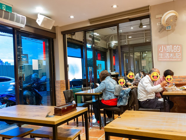 『新北淡水』| 黑殿飯店 | 黑店排骨飯 | 古早味排骨飯 | 小凱的生活札記