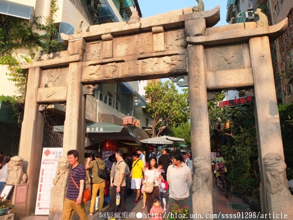 府中街：【旅行遊記。台南中西區】台南府中街。古今融合再造老街新風格 與喧鬧車水馬龍的短暫隔離