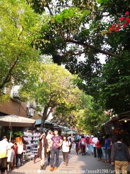 府中街：【旅行遊記。台南中西區】台南府中街。古今融合再造老街新風格 與喧鬧車水馬龍的短暫隔離