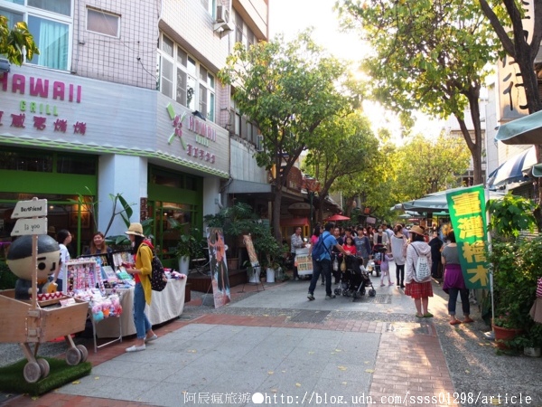 府中街：【旅行遊記。台南中西區】台南府中街。古今融合再造老街新風格 與喧鬧車水馬龍的短暫隔離