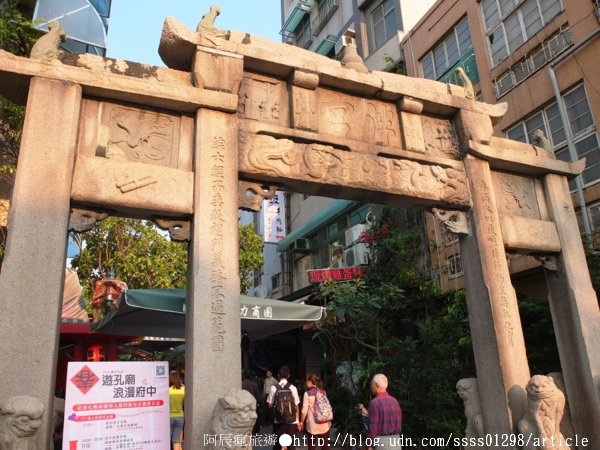 府中街：【旅行遊記。台南中西區】台南府中街。古今融合再造老街新風格 與喧鬧車水馬龍的短暫隔離