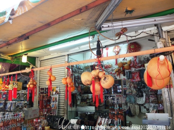 府中街：【旅行遊記。台南中西區】台南府中街。古今融合再造老街新風格 與喧鬧車水馬龍的短暫隔離