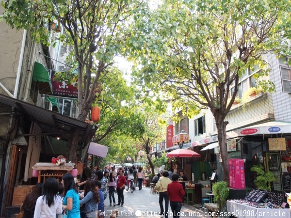 府中街：【旅行遊記。台南中西區】台南府中街。古今融合再造老街新風格 與喧鬧車水馬龍的短暫隔離