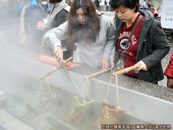 清水地熱22-使用公用夾子調整竹簍內食材.JPG