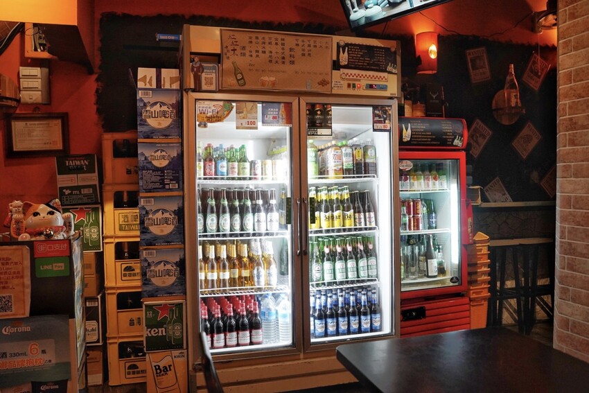 平價居酒屋推薦!「紅紅木串燒」餐點有近百種選擇,更還有不少特色私房料理,營業至凌晨四點,完全是聚餐宵夜首選!(日式串燒/熱炒/啤酒/鍋物) - 阿華田的美食日記