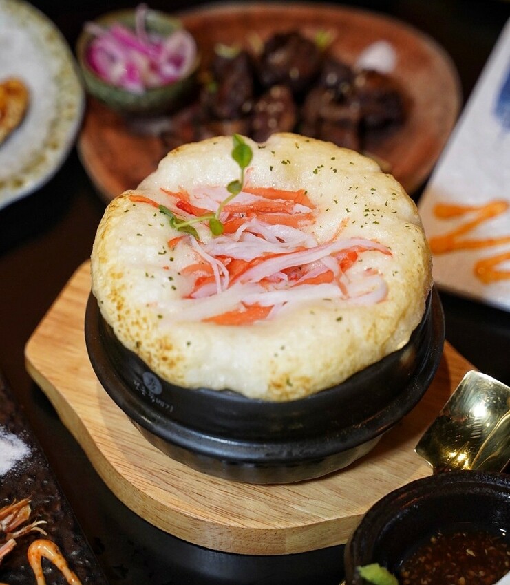 平價居酒屋推薦!「紅紅木串燒」餐點有近百種選擇,更還有不少特色私房料理,營業至凌晨四點,完全是聚餐宵夜首選!(日式串燒/熱炒/啤酒/鍋物) - 阿華田的美食日記