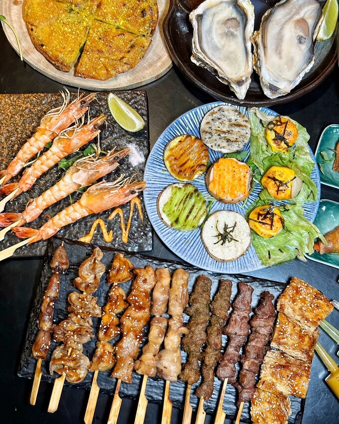 平價居酒屋推薦!「紅紅木串燒」餐點有近百種選擇,更還有不少特色私房料理,營業至凌晨四點,完全是聚餐宵夜首選!(日式串燒/熱炒/啤酒/鍋物) - 阿華田的美食日記