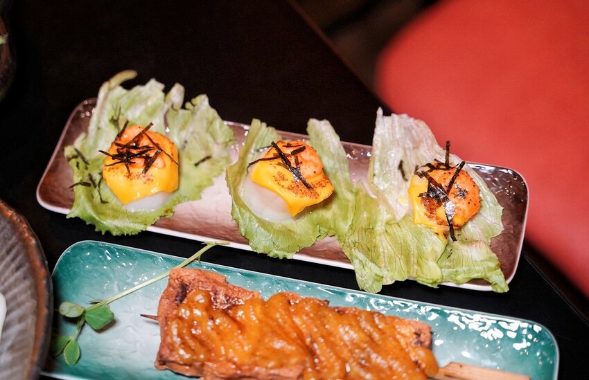 平價居酒屋推薦!「紅紅木串燒」餐點有近百種選擇,更還有不少特色私房料理,營業至凌晨四點,完全是聚餐宵夜首選!(日式串燒/熱炒/啤酒/鍋物) - 阿華田的美食日記