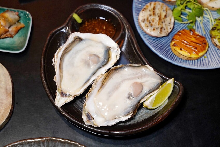 平價居酒屋推薦!「紅紅木串燒」餐點有近百種選擇,更還有不少特色私房料理,營業至凌晨四點,完全是聚餐宵夜首選!(日式串燒/熱炒/啤酒/鍋物) - 阿華田的美食日記