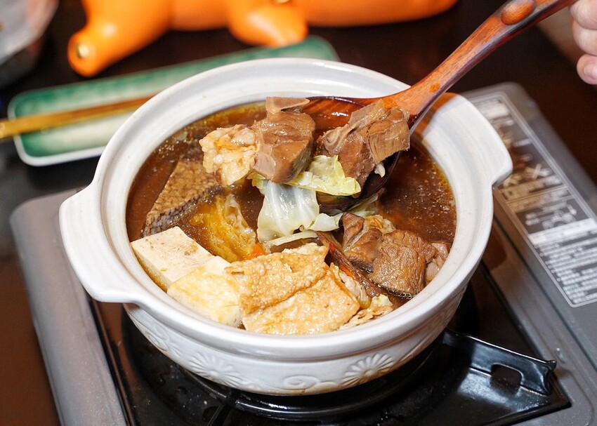 平價居酒屋推薦!「紅紅木串燒」餐點有近百種選擇,更還有不少特色私房料理,營業至凌晨四點,完全是聚餐宵夜首選!(日式串燒/熱炒/啤酒/鍋物) - 阿華田的美食日記