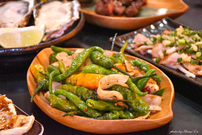 三重自強路串燒│紅紅木串燒43 糯米椒炒五花.jpg