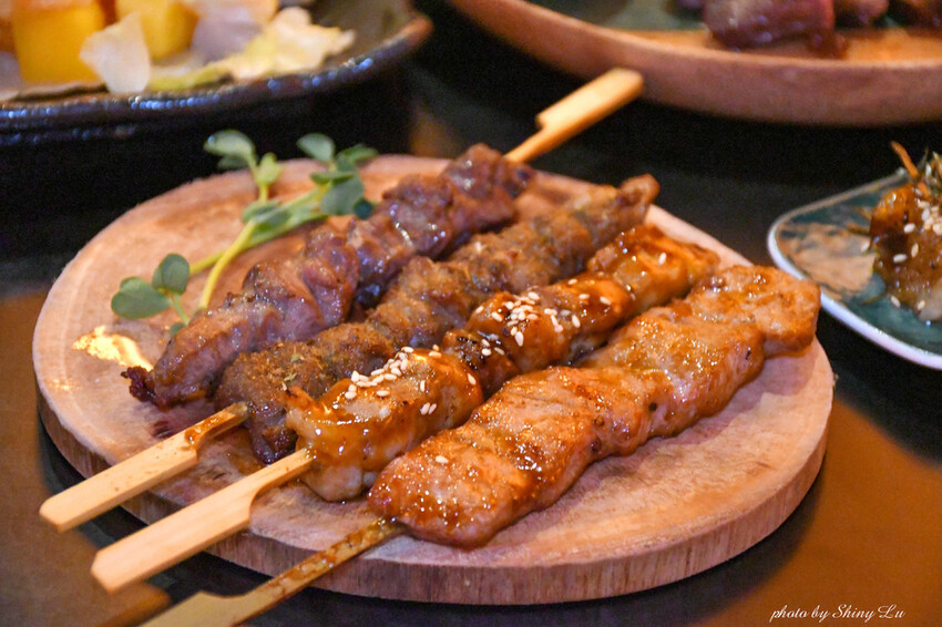 三重自強路串燒│紅紅木串燒22 麻辣豬肉串 醬烤雞肉串 新疆羊肉串  鹽燒牛肉串.jpg
