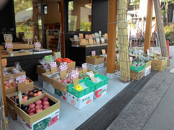 湯布院湯の坪街道(由布見通)：好玩.. 好吃.. 好好逛...    の湯布院町