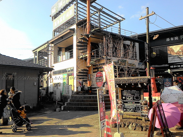 湯布院湯の坪街道(由布見通)：好玩.. 好吃.. 好好逛...    の湯布院町