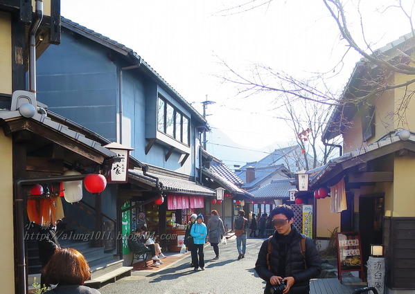 湯布院湯の坪街道(由布見通)：好玩.. 好吃.. 好好逛...    の湯布院町