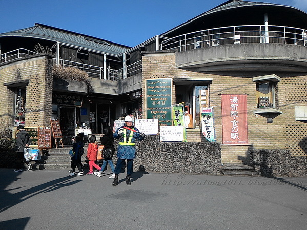 湯布院湯の坪街道(由布見通)：好玩.. 好吃.. 好好逛...    の湯布院町
