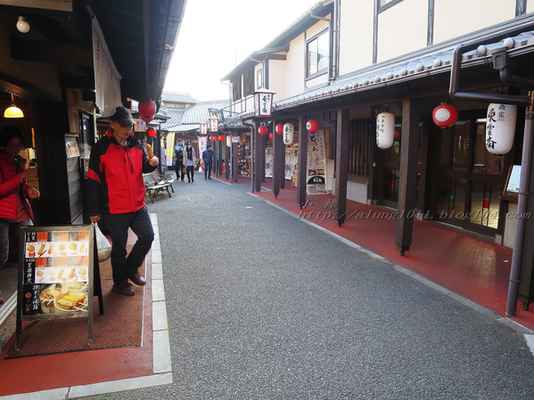 湯布院湯の坪街道(由布見通)：好玩.. 好吃.. 好好逛...    の湯布院町