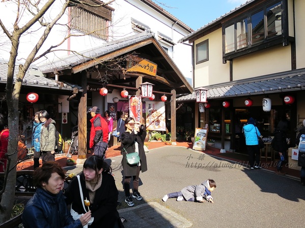 湯布院湯の坪街道(由布見通)：好玩.. 好吃.. 好好逛...    の湯布院町