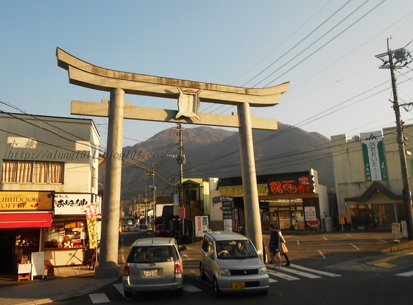 湯布院湯の坪街道(由布見通)：好玩.. 好吃.. 好好逛...    の湯布院町