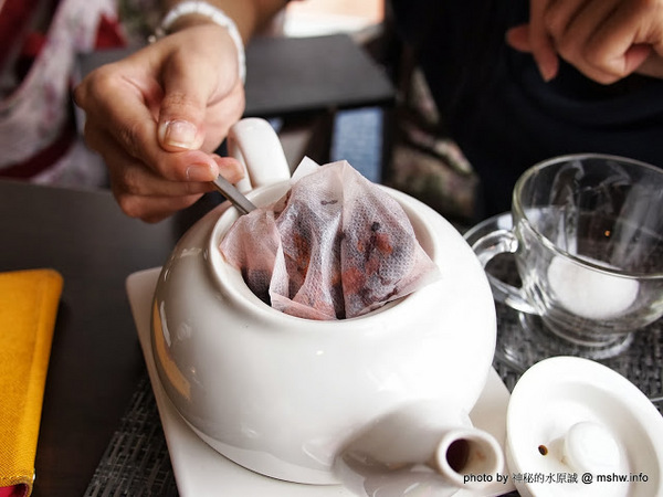 米克諾斯花園餐廳：【食記】田野中的失落莊園 @ 南投-中興新村-Mykonos 米克諾斯-經典品味花園