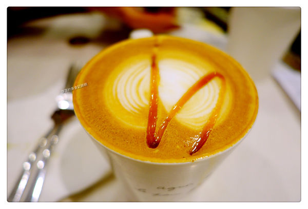 Agnes b Cafe ~ 季節限定草莓卡士達酥派+玫瑰拿鐵 - 捷運101/世貿站