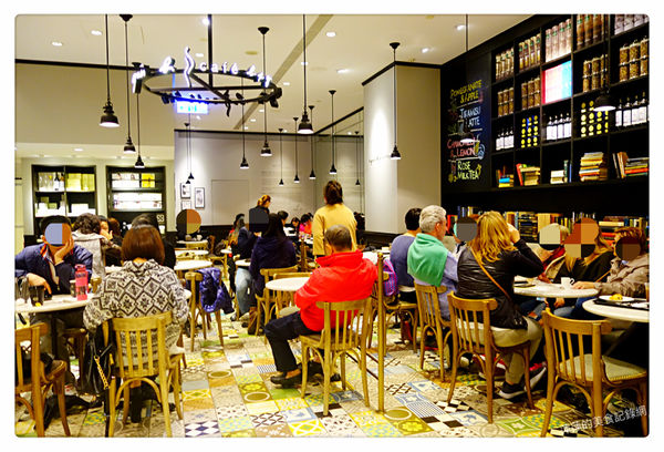 Agnes b Cafe ~ 季節限定草莓卡士達酥派+玫瑰拿鐵 - 捷運101/世貿站