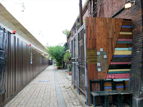 20號倉庫：【台中市景點】20號倉庫藝術特區~死亡工業展，設計感十足充滿藝文氣息的地方