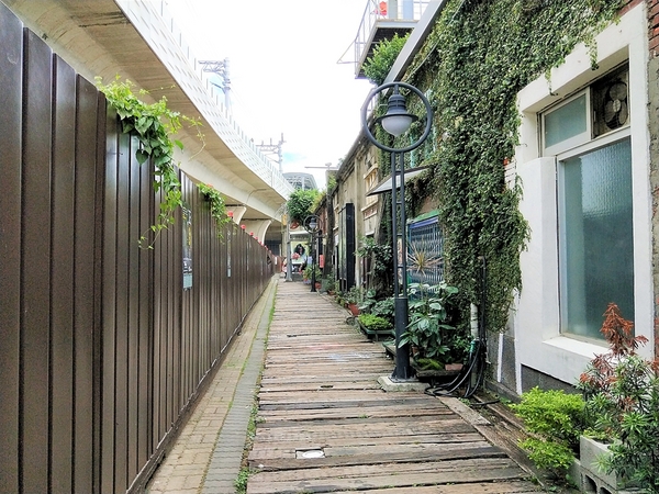 20號倉庫：【台中市景點】20號倉庫藝術特區~死亡工業展，設計感十足充滿藝文氣息的地方