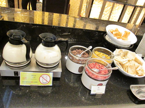 高雄商旅 URBAN HOTEL 33：201308142010高雄商旅--簡單、乾淨又交通便利